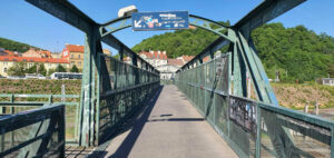 Původní ocelová lávka na nádraží Praha-Smíchov