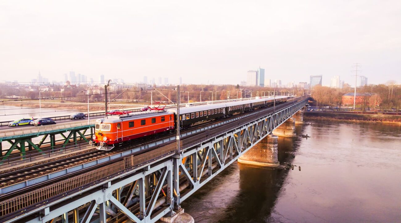 Vlak Nieśpieszny ve Varšavě