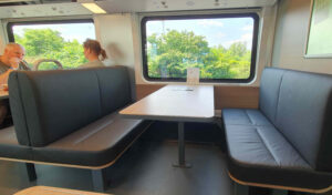 Restaurační část vozu v nové jednotce ComfortJet