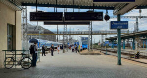 Stav nástupišť v Hradci Královém v roce 2026