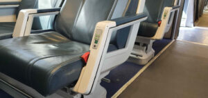 Sedadla v jednotce Talgo dopravce Leo Express