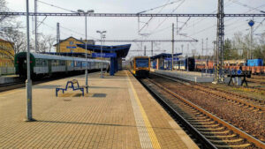 Nástupiště 2, kolej 1 v Týništi nad Orlicí