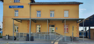 Pokladna a čekárna na nádraží v Týništi nad Orlicí
