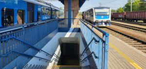 Schodiště na 3. nástupiště v Týništi nad Orlicí