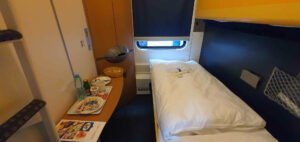 Lůžkový vůz WLABmz 826 má tři kabiny Deluxe a devět standardních kabin s lůžky.