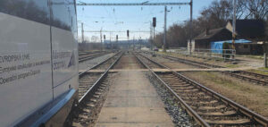 Nádraží Holubice, nástupiště u 3. koleje