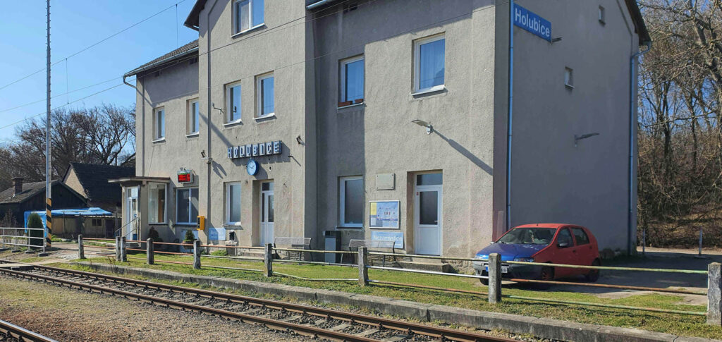 Železniční nádraží v Holubicích