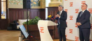 Ministr dopravy Bednárik a generální ředitel Správy železnic Tóth oznamují změny plánů na elektrifikaci a zavádění ETCS