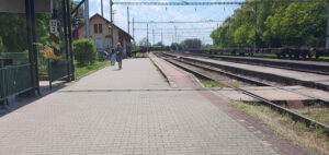 Nádraží Smiřice, nástupiště u 1. koleje