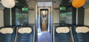 Ulička a průchod mezi vozy Talgo Leo Express