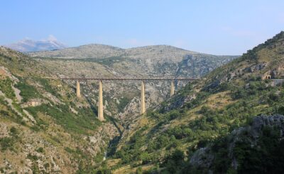 Viadukt Mala Rijeka na horské trati z Bělehradu do Baru