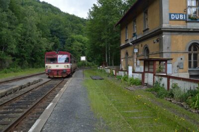 Osobní vlak Českých drah ve stanici Dubí na Moldavské dráze, zdroj Wikimedia Commons