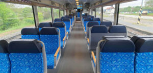 Sedadla ve vlaku Arriva 848