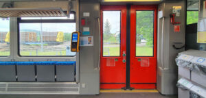 Dveře a nástupní prostor v soupravě Arriva 848