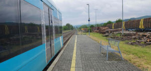 Vlakové nádraží Bylnice, nástupiště u koleje 1