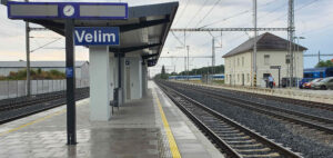 Nádraží Velim, nástupiště u koleje 2