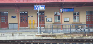 Čekárna na nádraží Velim
