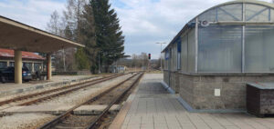 Nádraží Velké Meziříčí, nástupiště u koleje 3