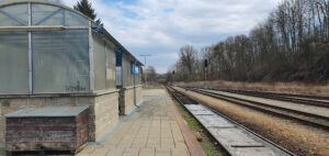 Nádraží Velké Meziříčí, nástupiště u koleje 1